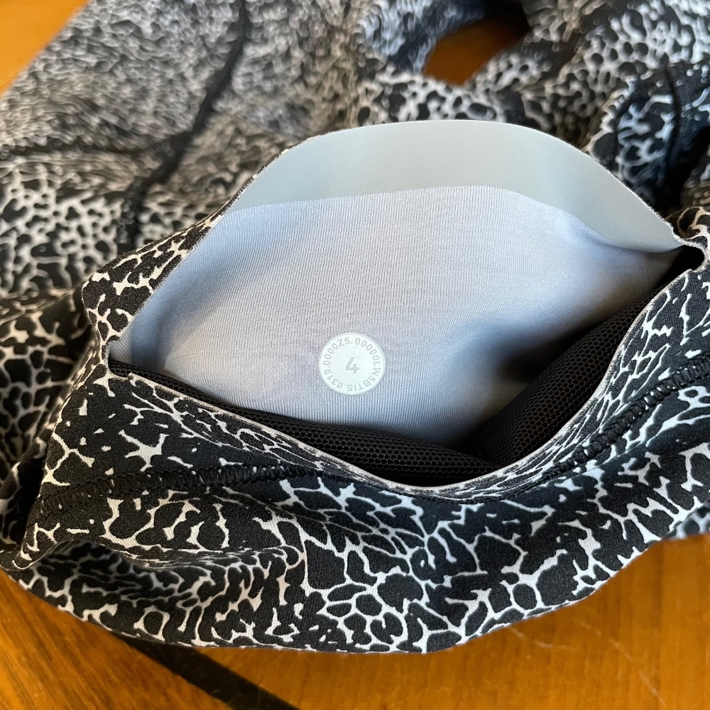Lululemon In Movement Tight 25" Everlux - Size 4 - Picture 8 of 9